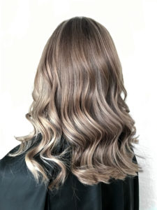 Langes blondes Balayage in München